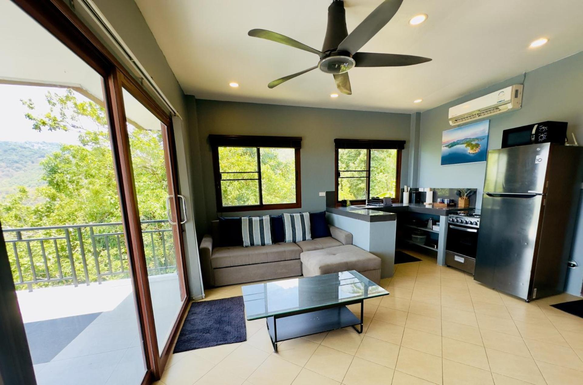 High Tide Apartemen *